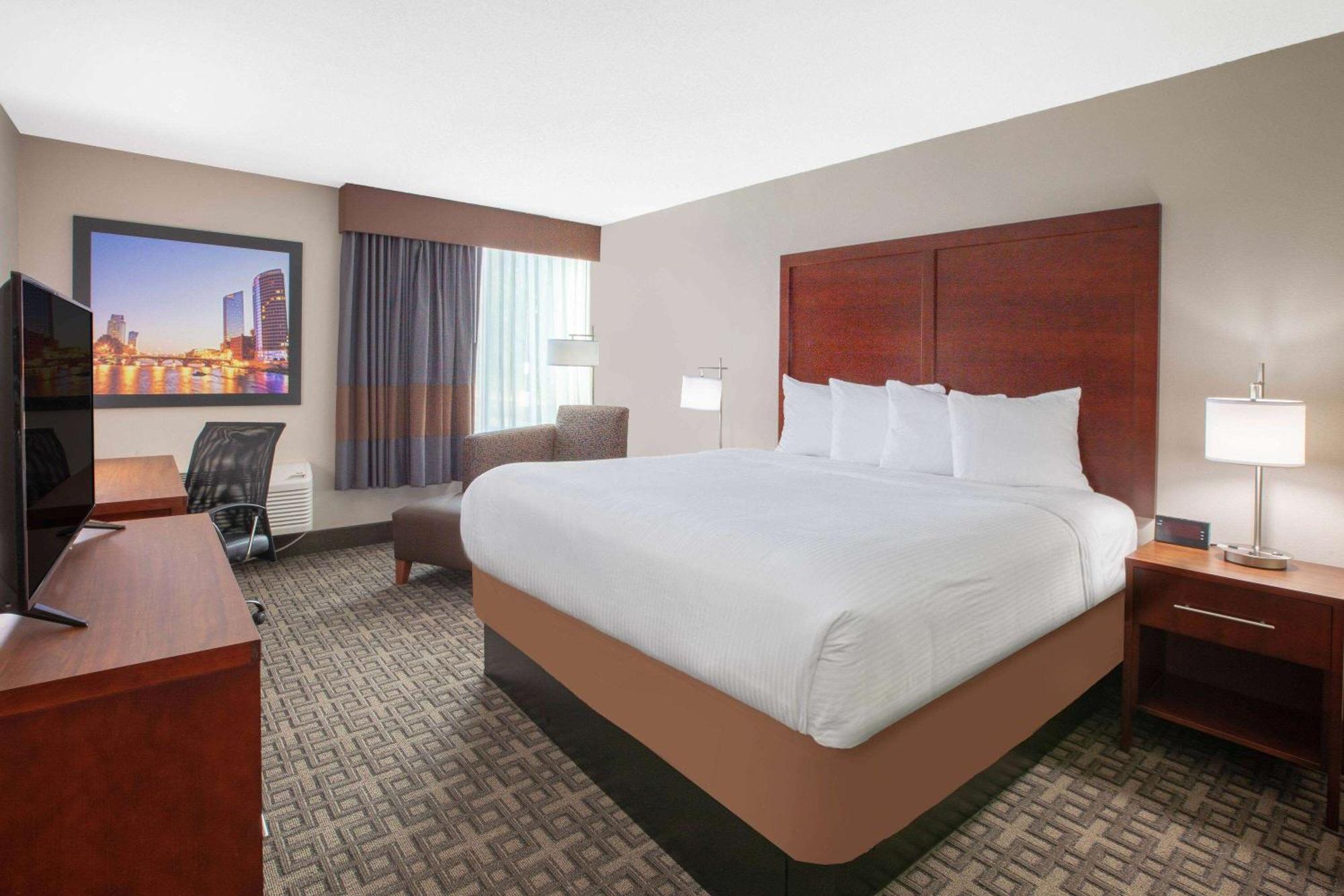 Hotel Baymont By Wyndham Grand Rapids Near Downtown à Wyoming Extérieur photo
