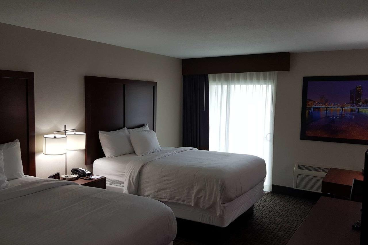 Hotel Baymont By Wyndham Grand Rapids Near Downtown à Wyoming Extérieur photo