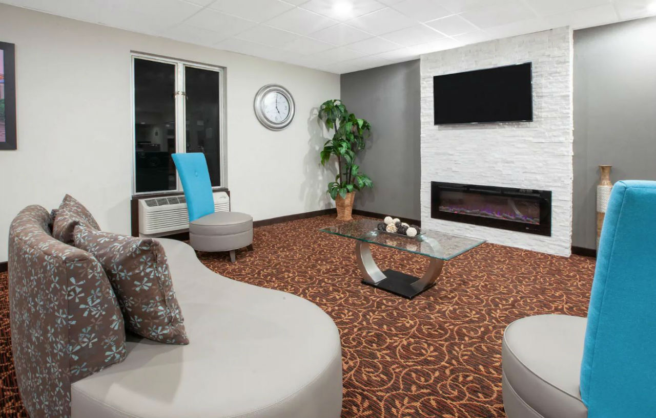 Hotel Baymont By Wyndham Grand Rapids Near Downtown à Wyoming Extérieur photo