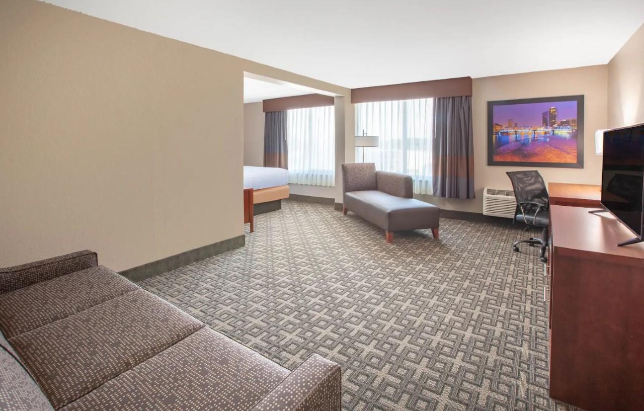 Hotel Baymont By Wyndham Grand Rapids Near Downtown à Wyoming Extérieur photo